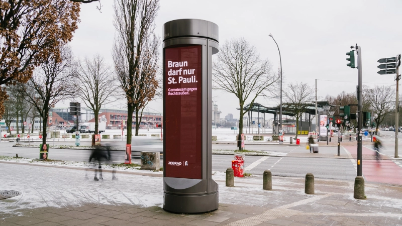 Plakat Säule mit Aktion Braun darf nur St Pauli in Hamburg Plakat Säule mit Aktion Braun darf nur St Pauli in Hamburg