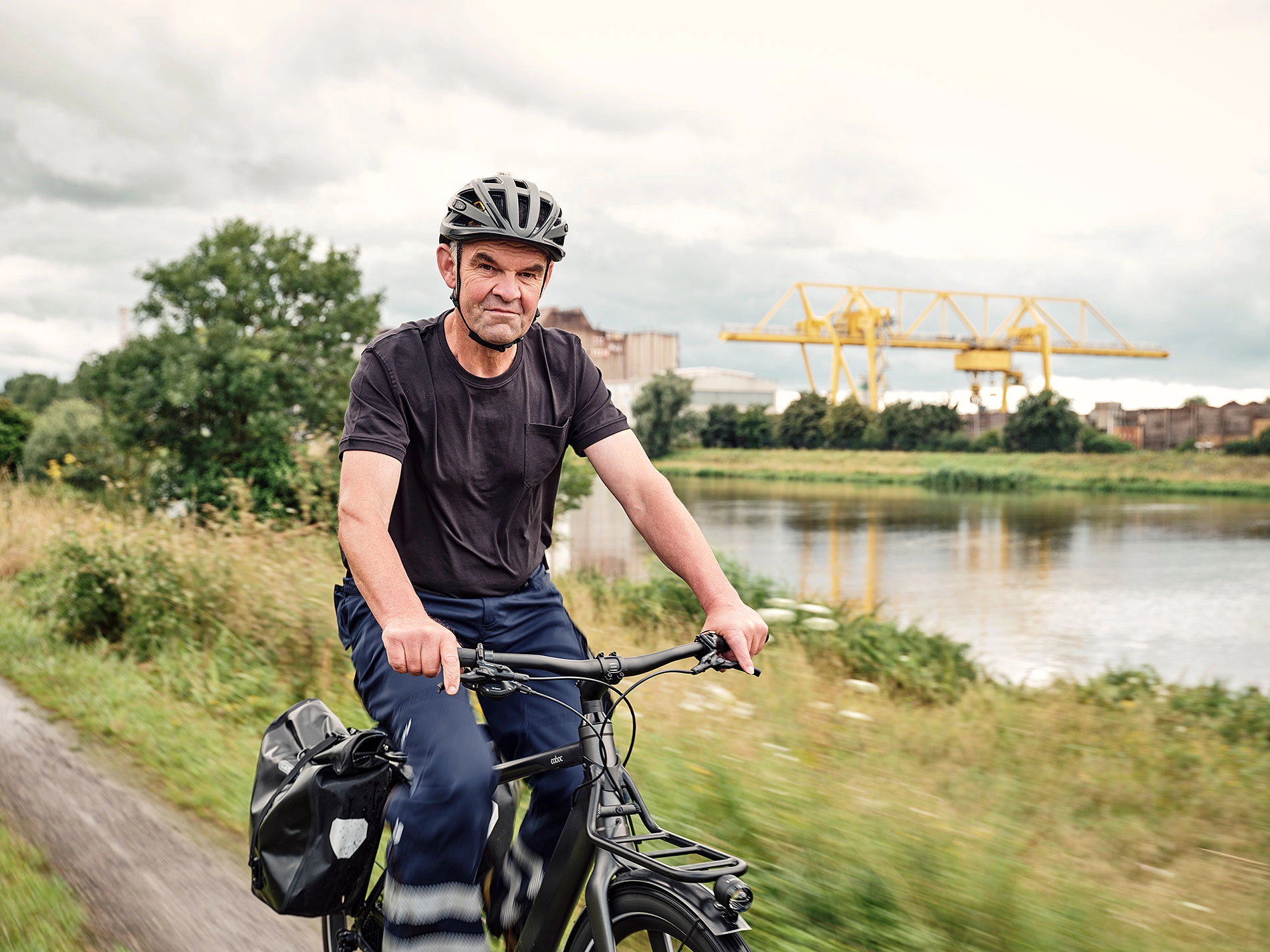 Pendler auf dem E-Bike spart Spritkosten Pendler auf dem E-Bike spart Spritkosten